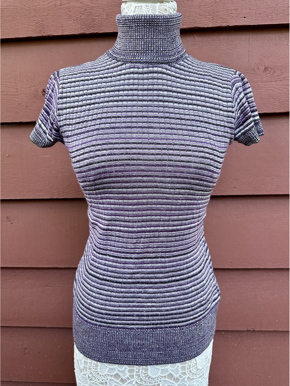 Y2K iZ Byer Purple and White Short Sleeve Turtleneck Knit Top